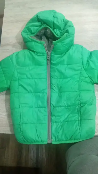 Chaqueta de niño con capucha y diseño camuflaje - miniatura 5