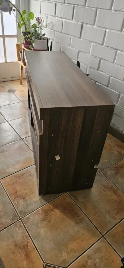 Rack madera oscuro con estantes - miniatura 1
