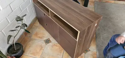 Rack madera oscuro con estantes - miniatura 3