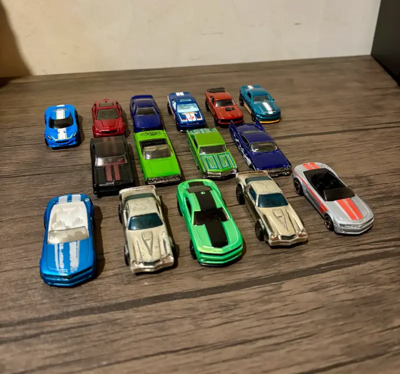 Lote 15 Hotwheels. (Camaro, Cadillac, etc.) - 1