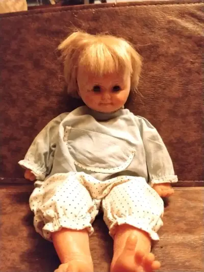 Muñeca vintage de colección con ropa original - miniatura 2