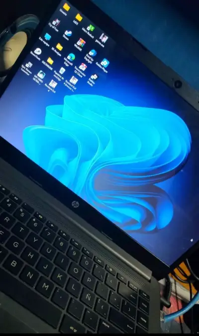 Notebook HP con procesador Intel Core i3 y 8gb ram - miniatura 2