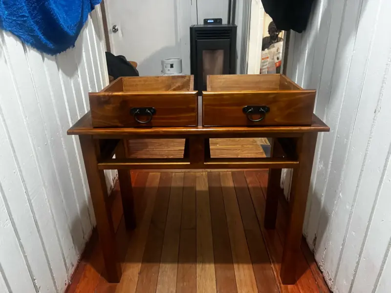 Mesa de Madera con Cajones - 5