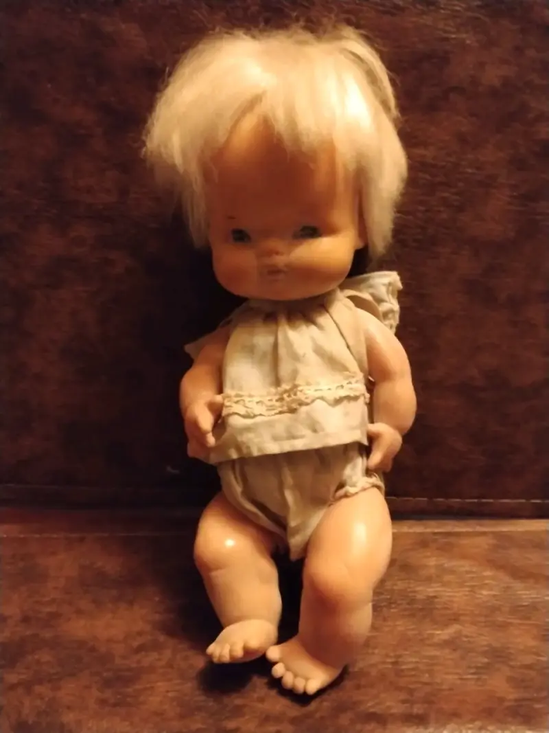 Muñeca vintage de colección con vestido - 1