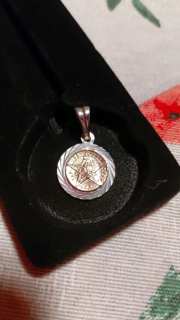 Colgante de moneda en plata y oro tetragamatrom