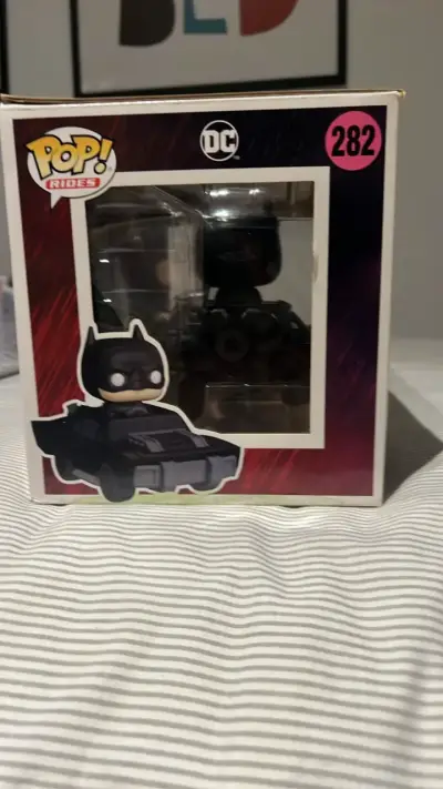 Figura Funko Pop Batman en Batimóvil - miniatura 4