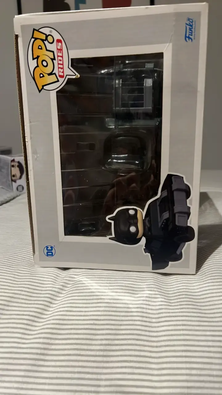 Figura Funko Pop Batman en Batimóvil - 5