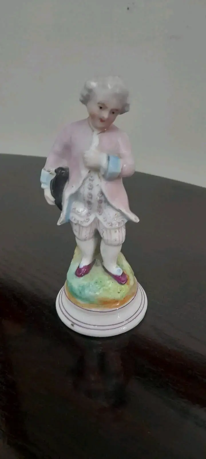 Figura de porcelana antigua decorativa - 1