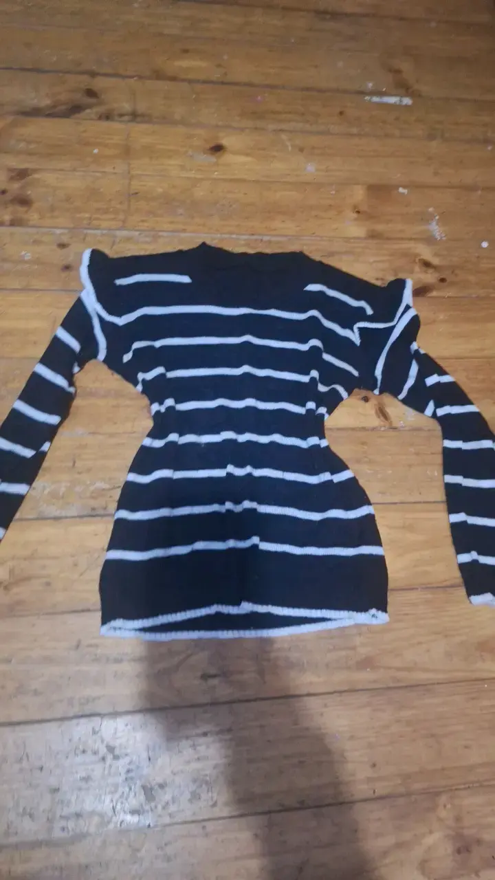 Suéter de rayas blanco y negro para mujer