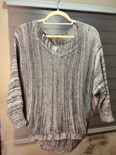 Suéter de punto gris para mujer - miniatura 1