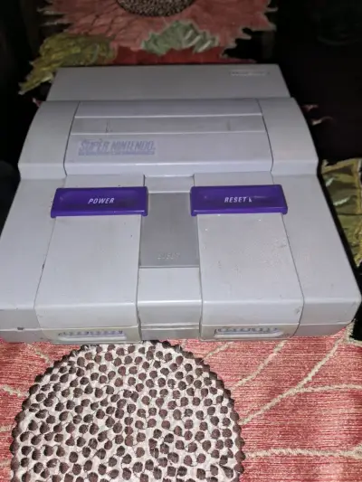 Consola Super Nintendo clásica en buen estado - miniatura 1