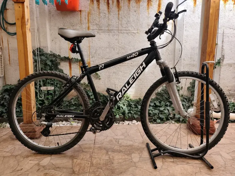 Bicicleta de montaña Raleigh M40 negra