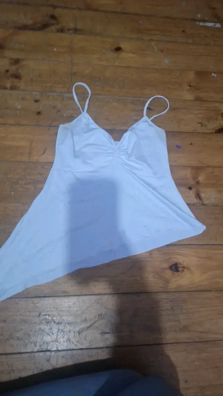 Top blanco de tirantes para mujer