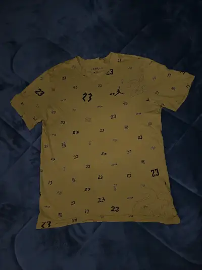 Polera Jordan amarilla con estampado 23 - miniatura 1