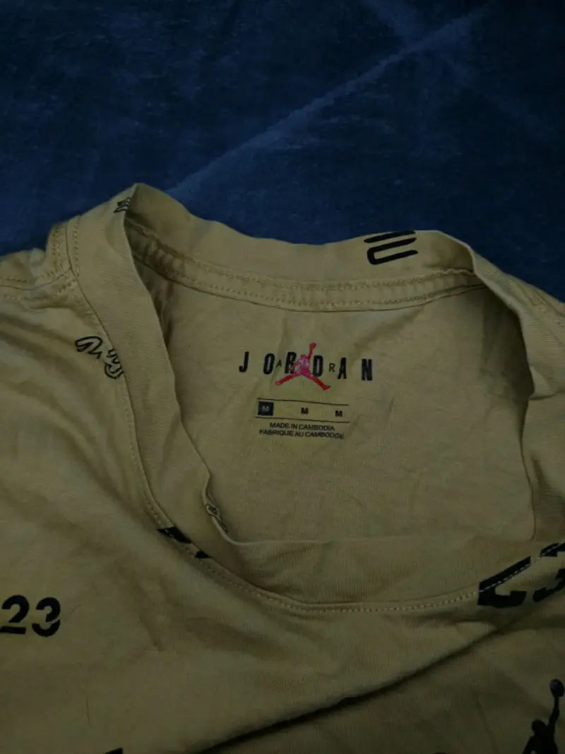 Polera Jordan amarilla con estampado 23 - 2
