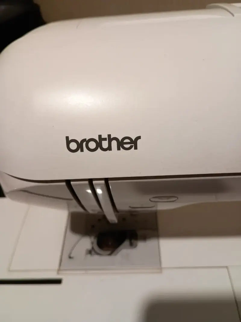 Máquina de bordar Brother PE-780D con pantalla táctil - 2