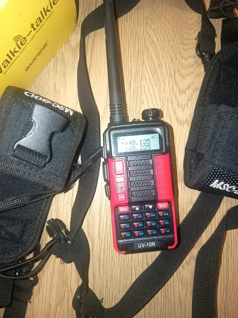Radio walkie-talkie UV-10R con accesorios - 1