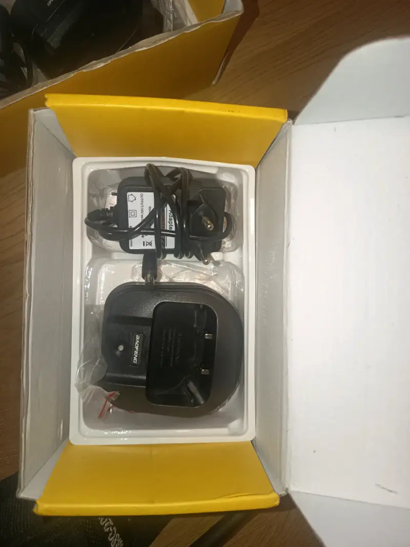 Radio walkie-talkie UV-10R con accesorios - 2