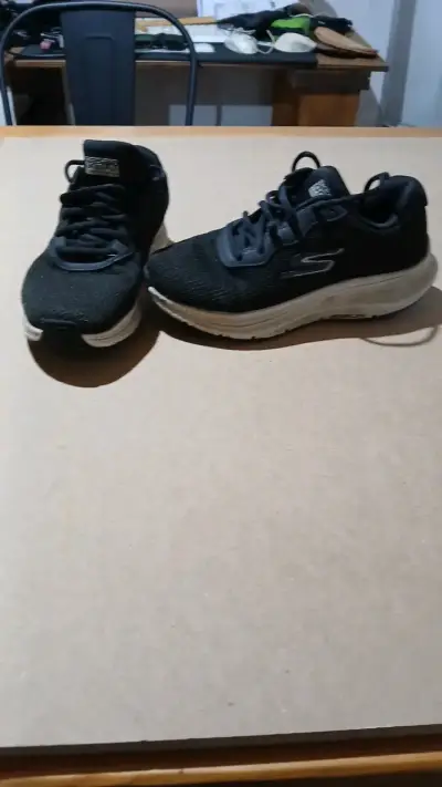 Zapatillas deportivas negras Skechers para hombre - miniatura 1