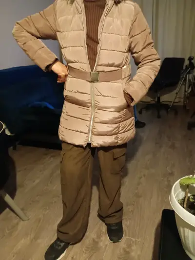 Abrigo de invierno acolchado con capucha para mujer - miniatura 1