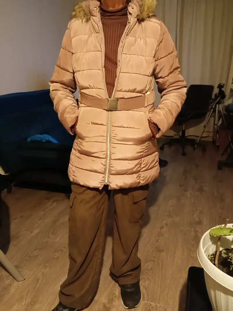 Abrigo de invierno acolchado con capucha para mujer - 2