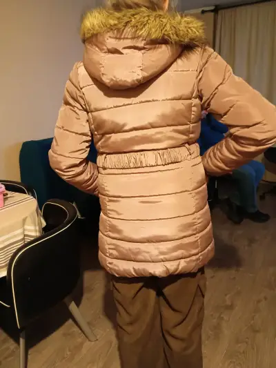 Abrigo de invierno acolchado con capucha para mujer - miniatura 3