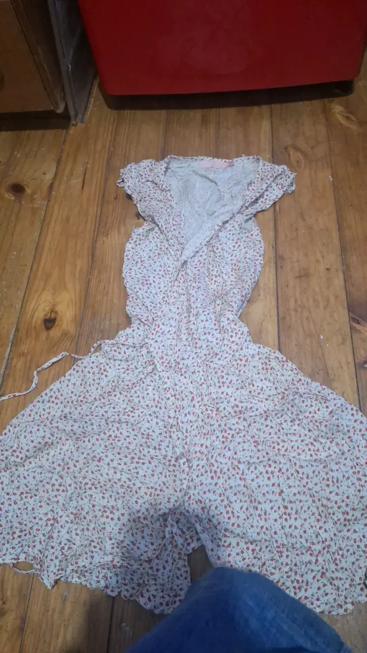 Vestido floreado blanco con volantes