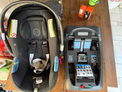 Silla de auto para bebé con base ajustable - miniatura 1