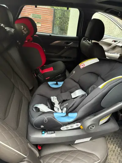 Silla de auto para bebé con base ajustable - miniatura 3