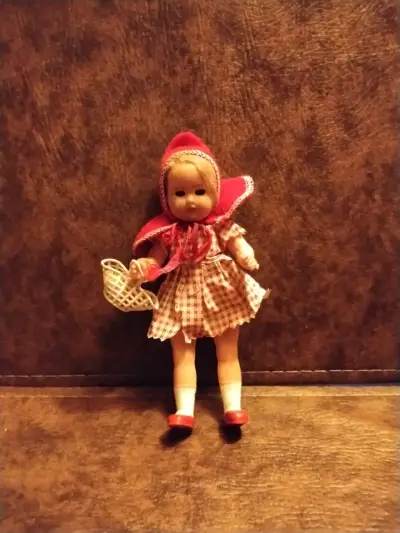 Muñeca vintage de Caperucita Roja - miniatura 1