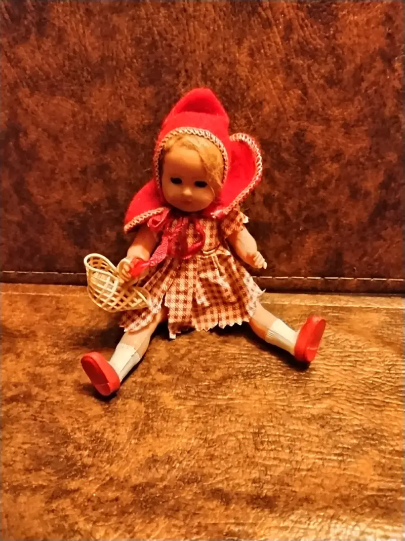 Muñeca vintage de Caperucita Roja - 2