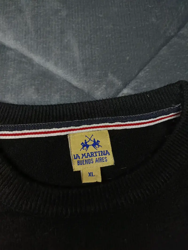 Suéter negro La Martina con diseño bordado - 4