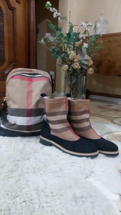 Conjunto mochila y botín T 36.5 estilo burberryr - miniatura 1