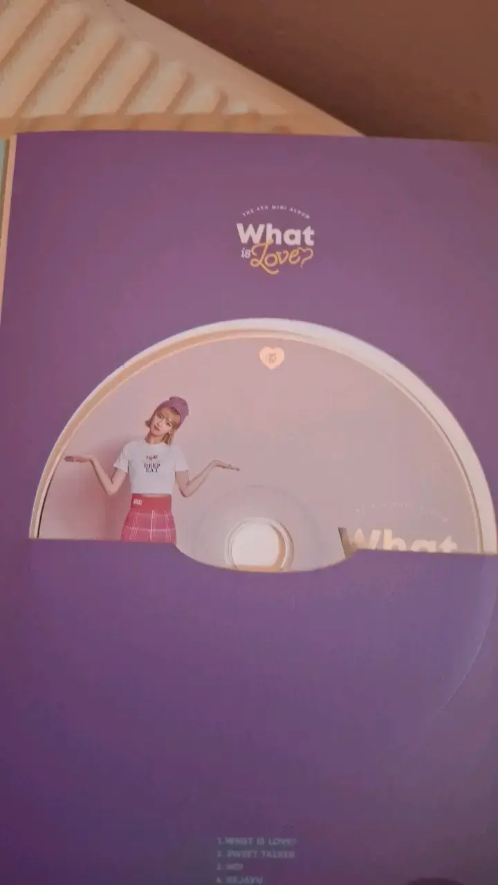 Álbum 'What is Love?' de TWICE - 4
