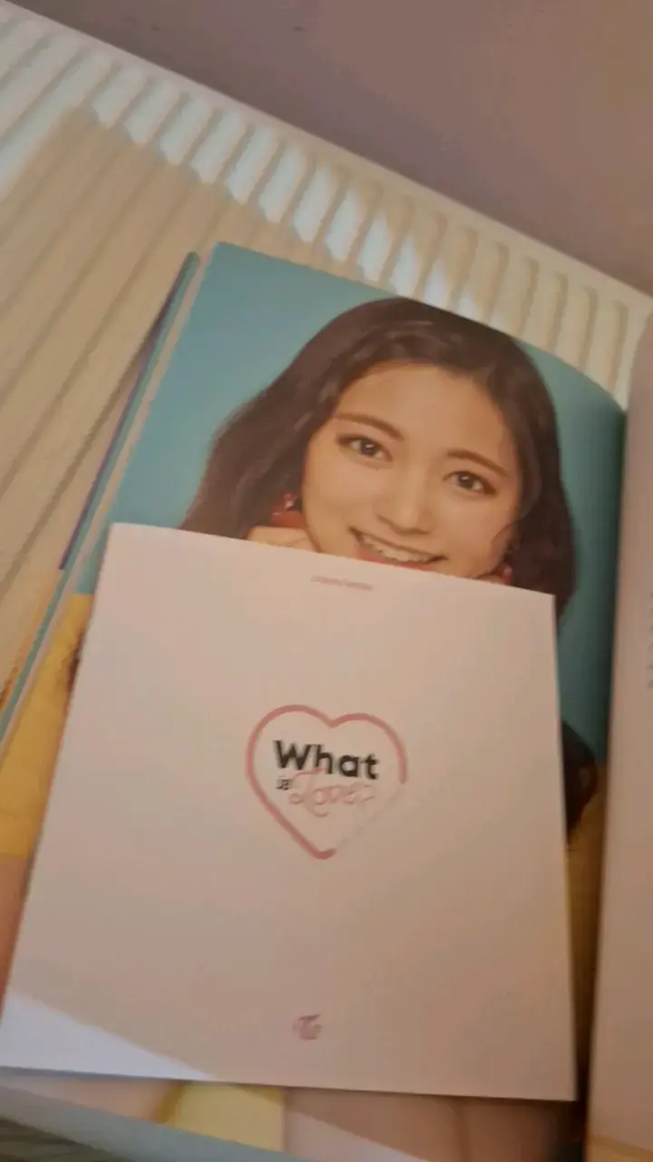Álbum 'What is Love?' de TWICE - 6