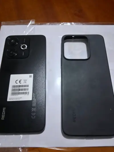 Smartphone Redmi con funda protectora - miniatura 1
