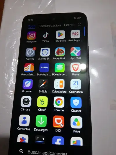 Smartphone Redmi con funda protectora - miniatura 2
