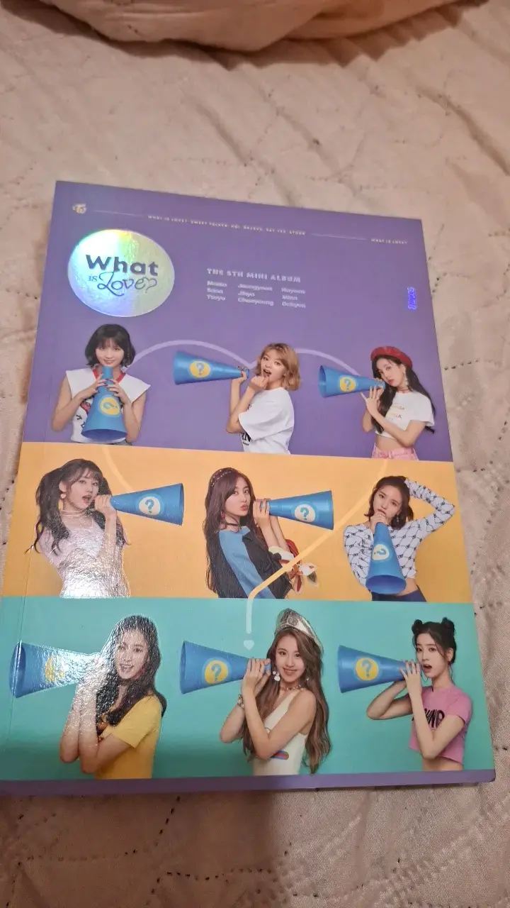 Álbum 'What is Love?' de TWICE - 1