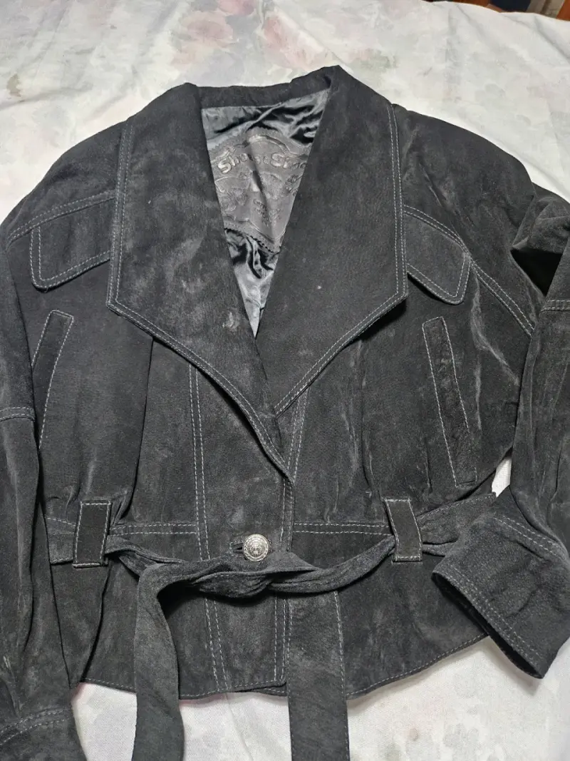 Chaqueta de cuero negra con cinturón - 1