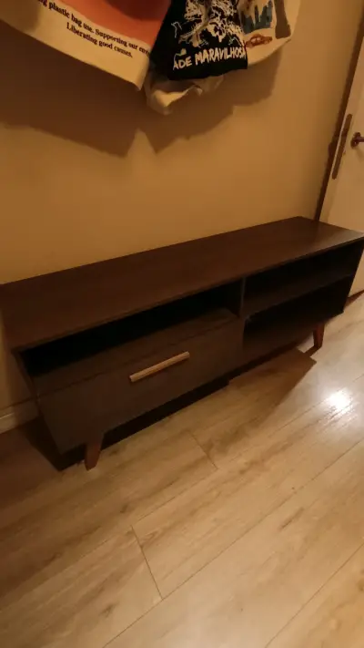 Mueble de TV de madera con compartimentos - miniatura 1