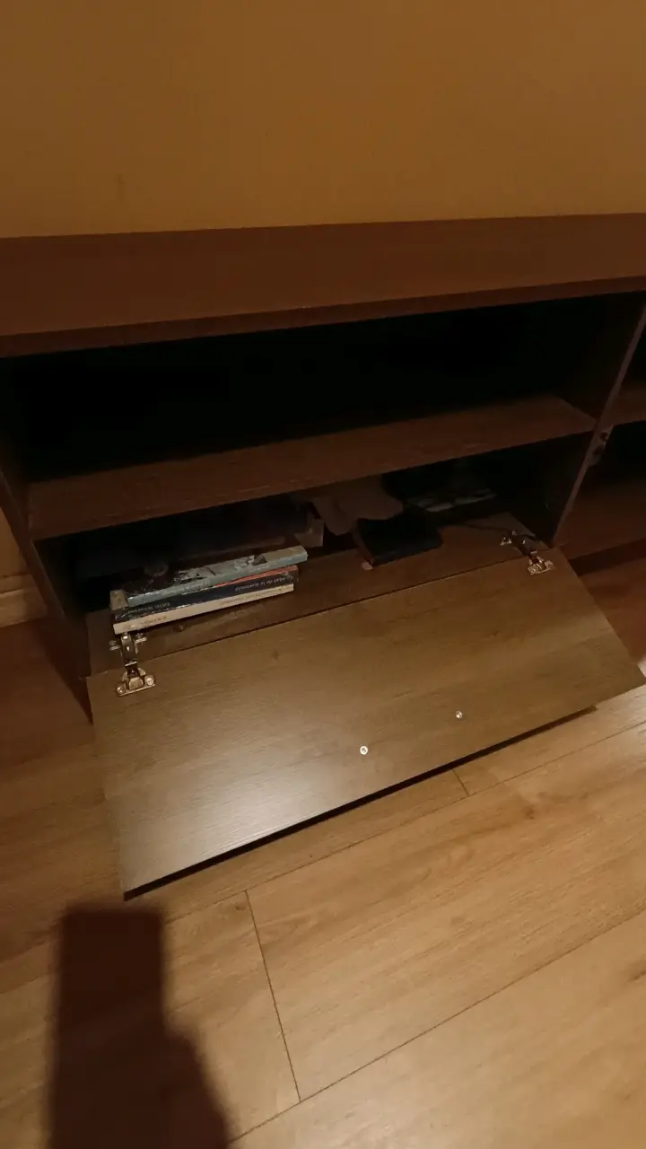 Mueble de TV de madera con compartimentos - 2