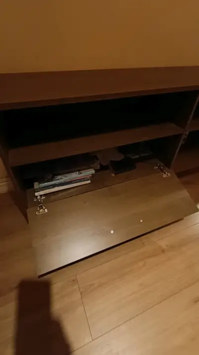 Mueble de TV de madera con compartimentos - miniatura 2