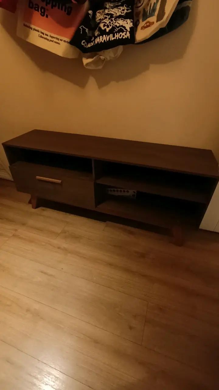 Mueble de TV de madera con compartimentos - 3