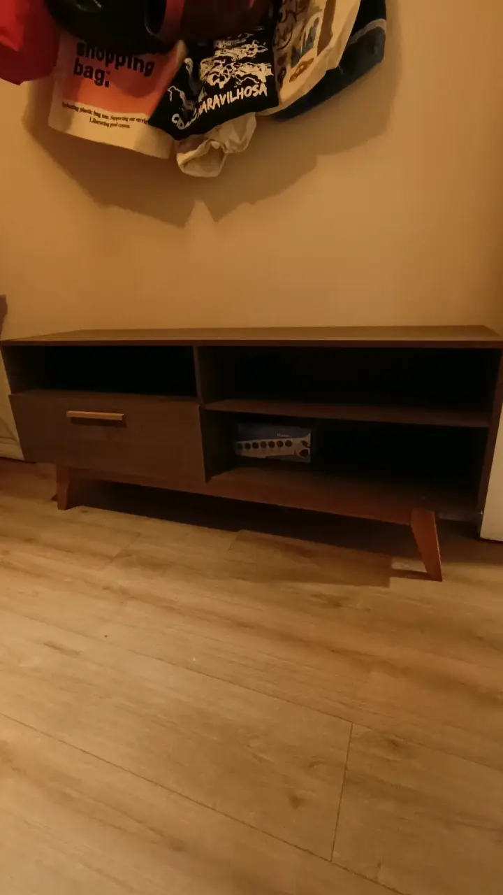 Mueble de TV de madera con compartimentos - 4