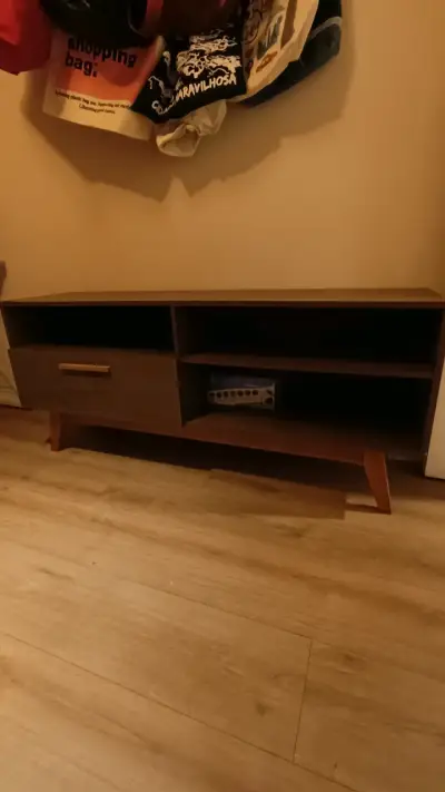 Mueble de TV de madera con compartimentos - miniatura 4