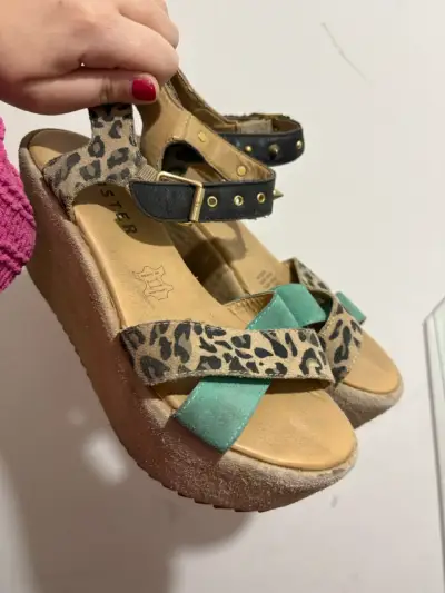 Sandalias plataforma animal print y verde - miniatura 1