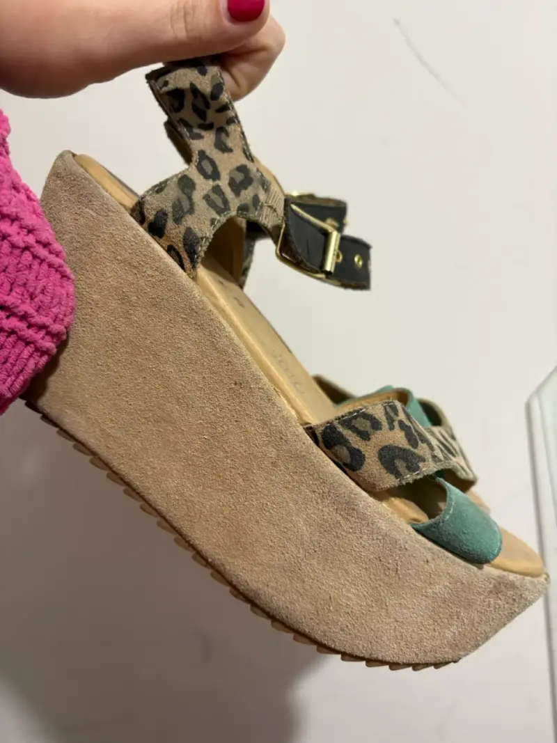 Sandalias plataforma animal print y verde - 3