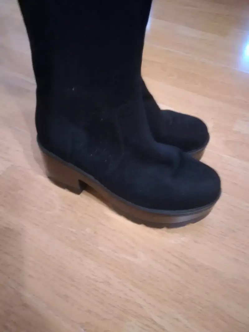 Botas negras de gamuza con tacón grueso - 2
