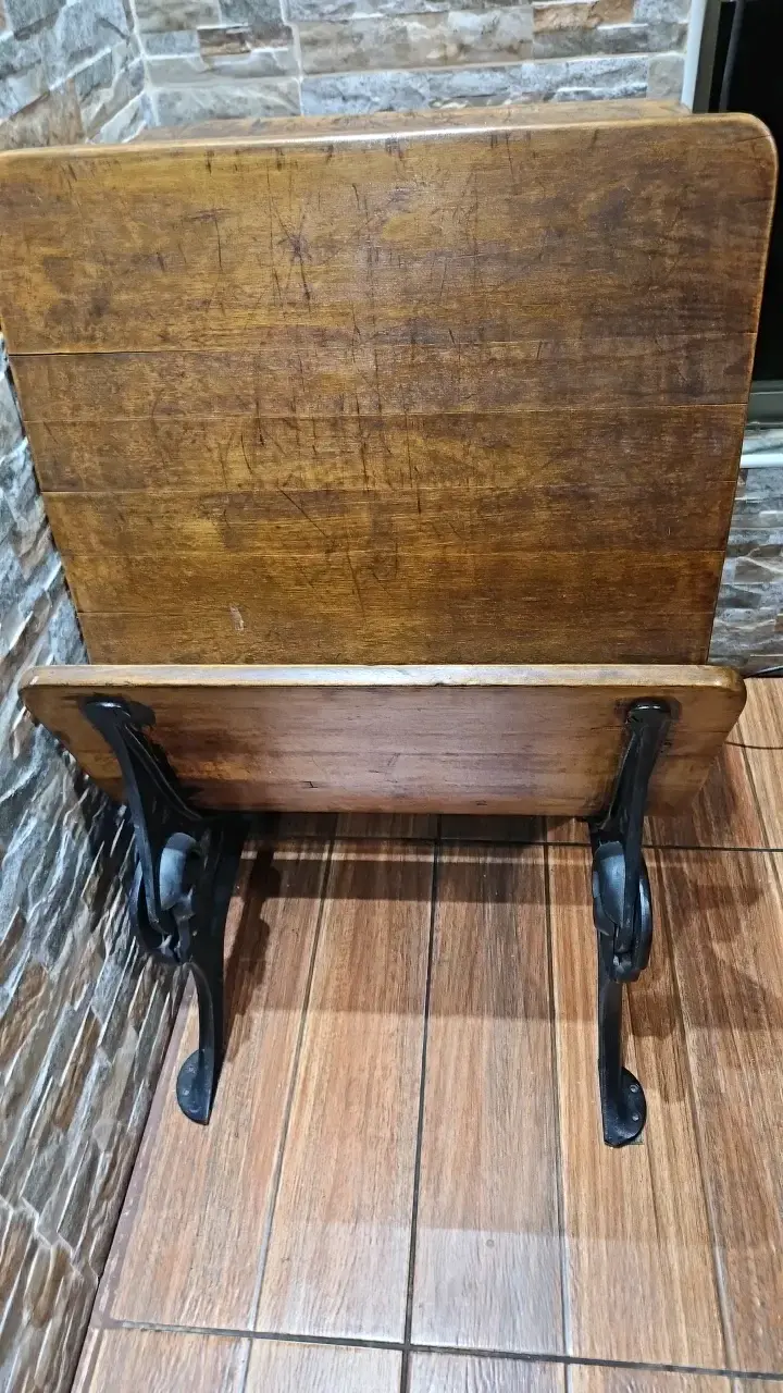 Escritorio escolar antiguo de madera y hierro - 3
