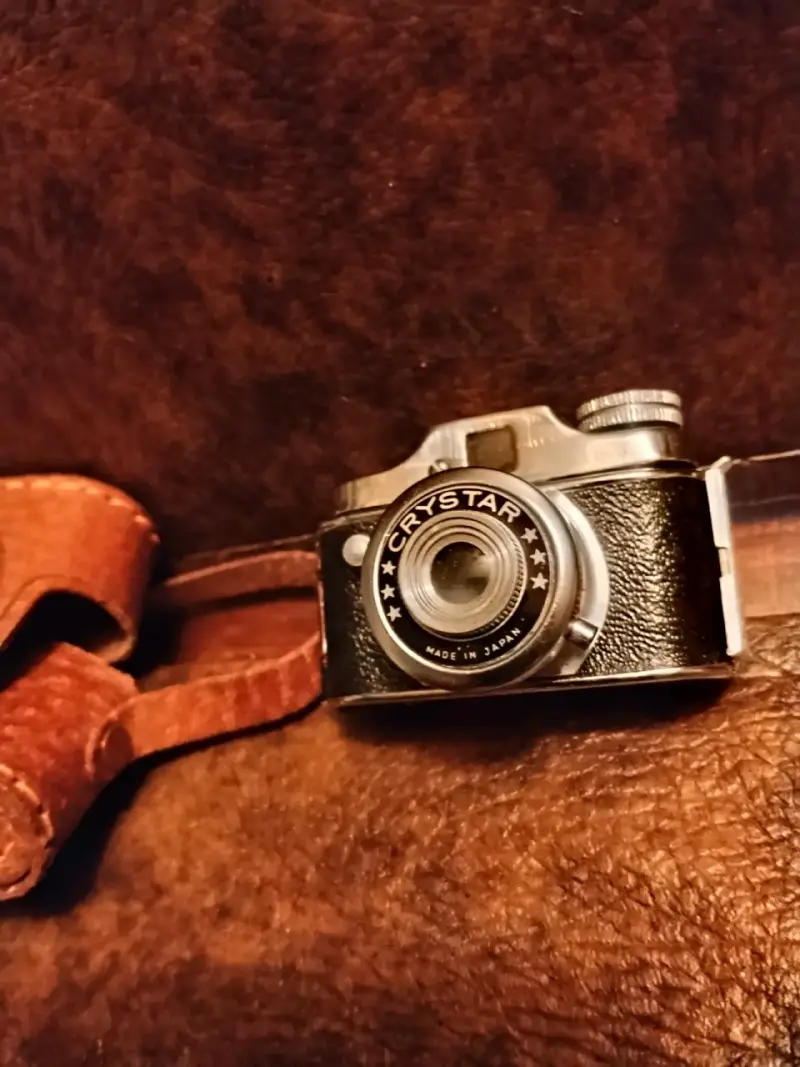 Cámara miniatura Crystar vintage con estuche - 1